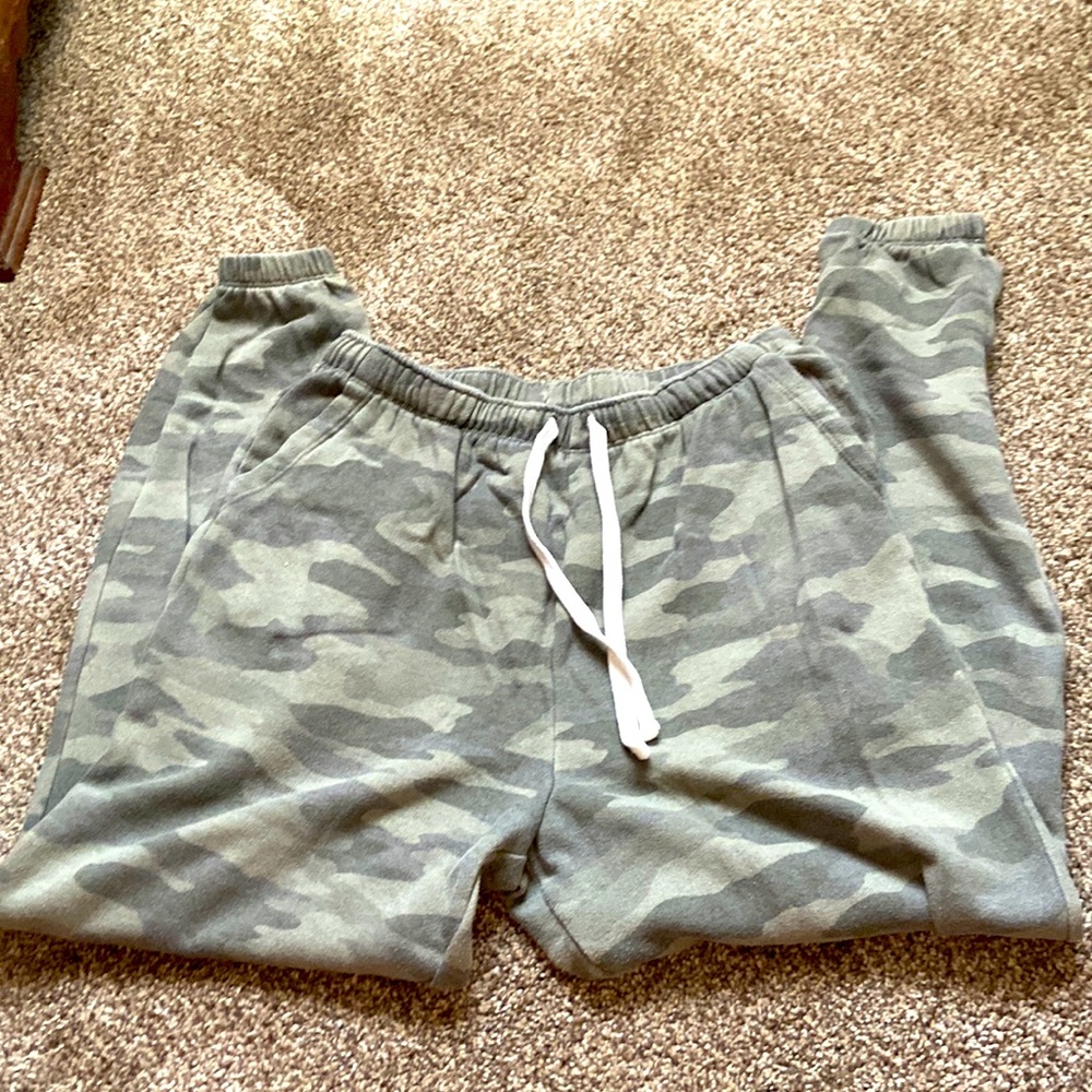So green camouflage sweatpants